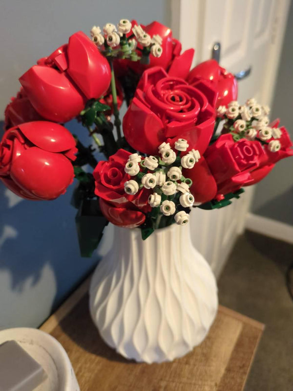 Customer photo: LEGO roses in a white twisted vase