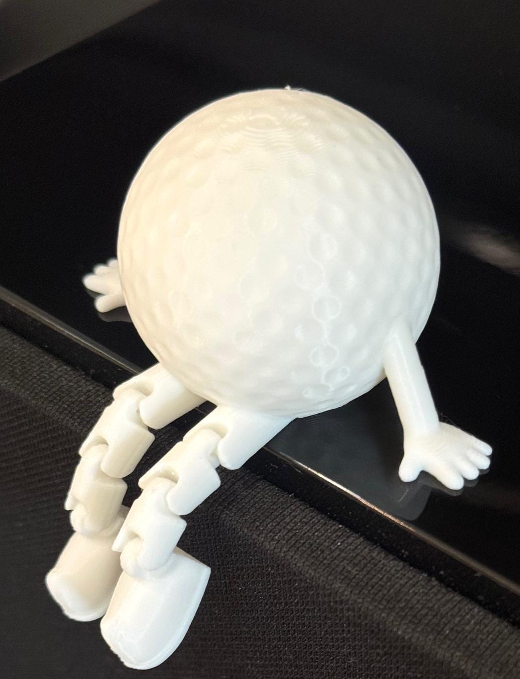 3D Printed Golf Ball Desk Toy: Flexible Leg Shelf Decor