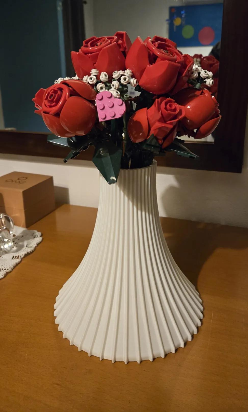 3D Printed Fluted Vase: LEGO® Flower Display, Modern Decor