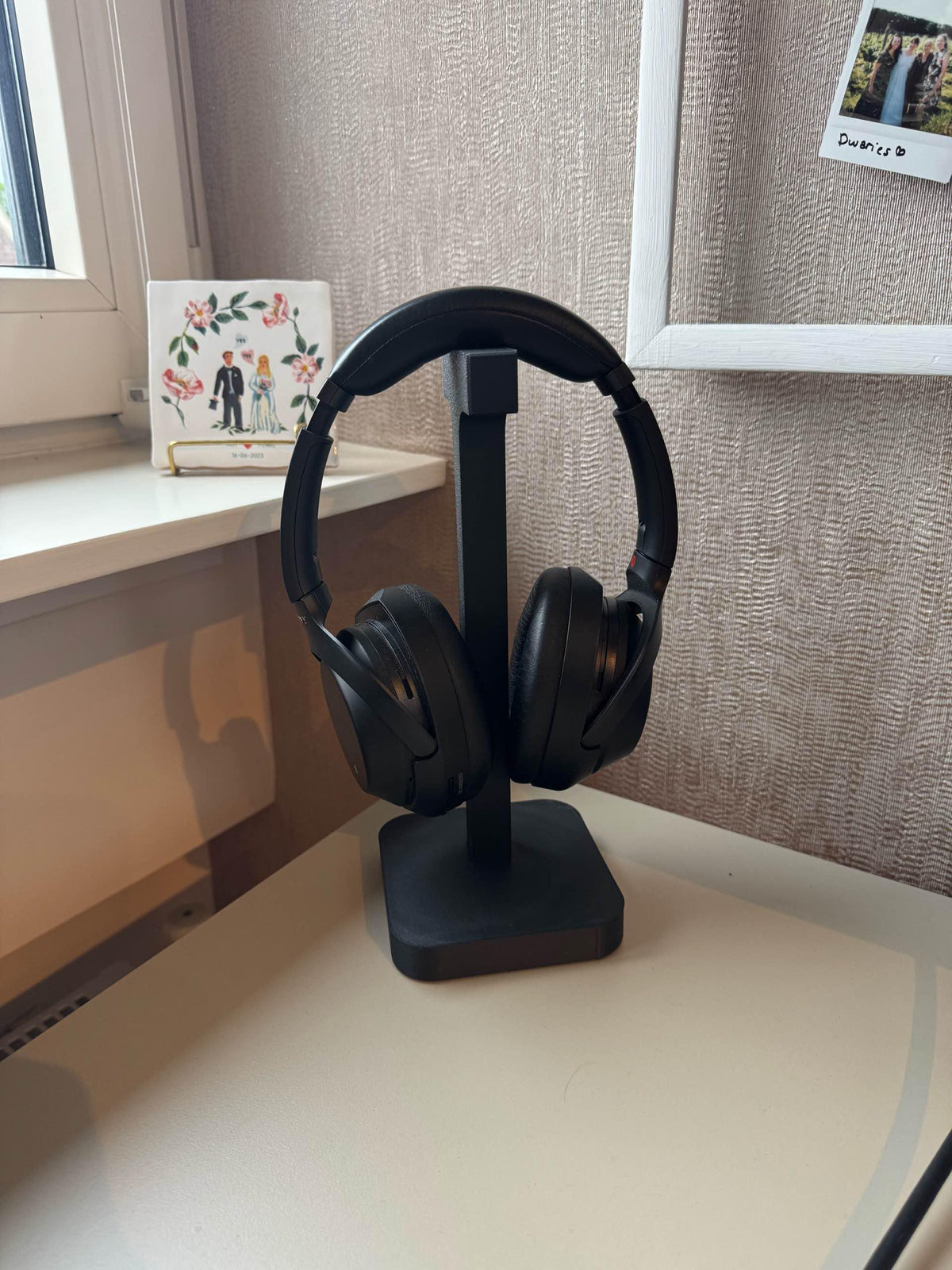 Modern Headphone Stand | Minimalist Desk Organizer | 3D Printed Headset Holder | Gaming Desk Accessories